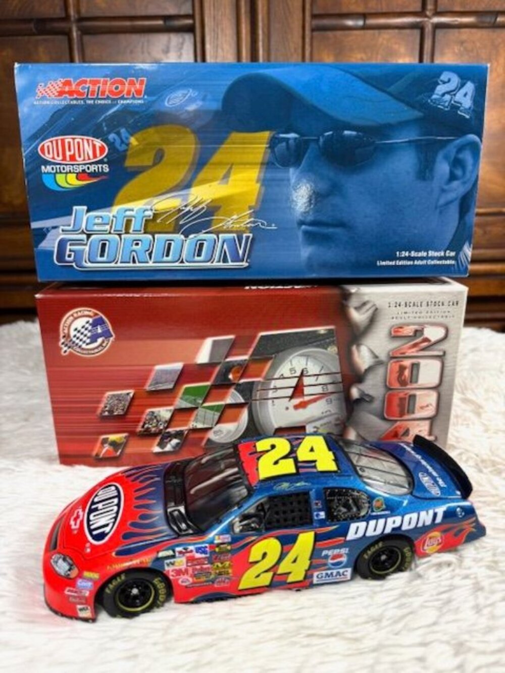 Vintage Jeff Gordon #24 DuPont 2004 Monte Carlo 1:24 Scale Stock Car